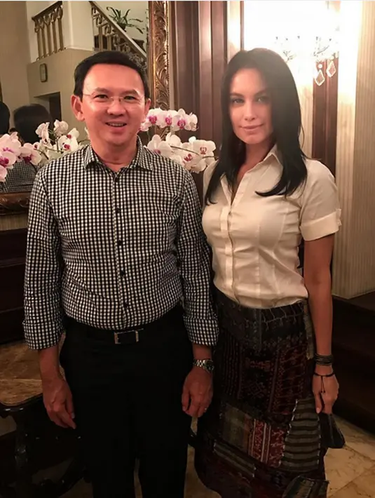 Perempuan yang sedang menjalin kasih dengan Ariel NOAH itu juga menegaskan. Sebagai juru bicara, ia belum bisa bicara secara personal. (Instagram/sophia_latjuba88)