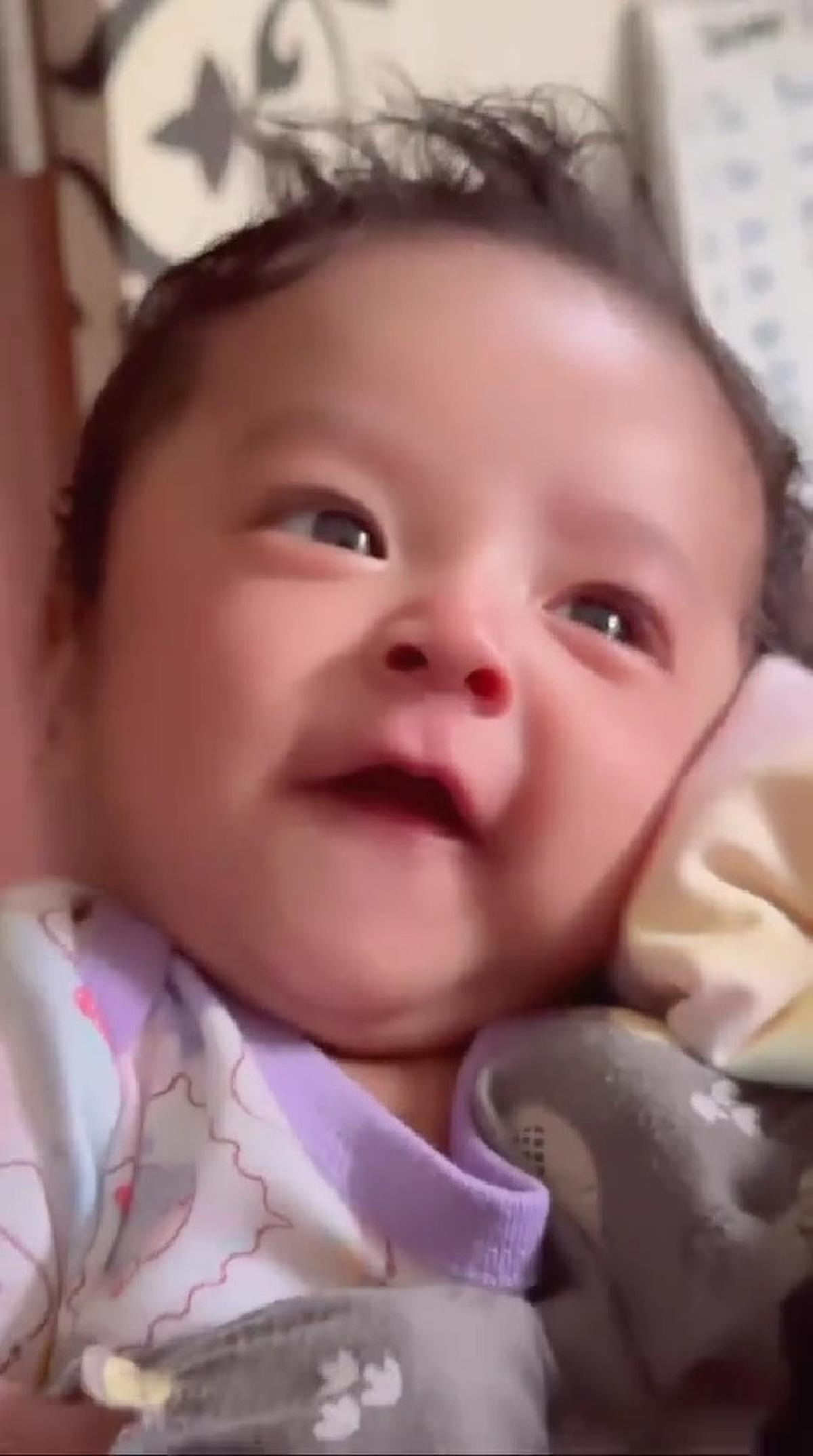 Potret Lucu Baby Rae Anak Jennifer Ipel dan Ajun Perwira, Menyahut Seolah Mengerti Diajak Bicara