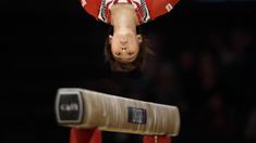 Penampilan pesenam Jepang, Mai Murakami pada World Artistic Gymnastics Championships di Glasgow, Skotlandia, Jumat (23/10/2015). (EPA/Robert Perry)