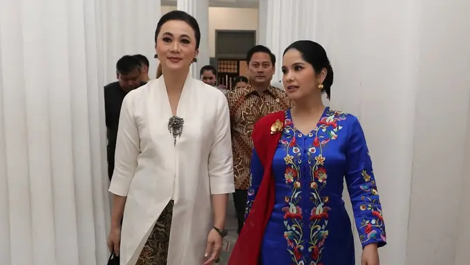 Pesona Annisa Pohan Berkebaya Biru Floral di Hari Kartini, Pancarkan Aura Kembang Desa yang Elegan