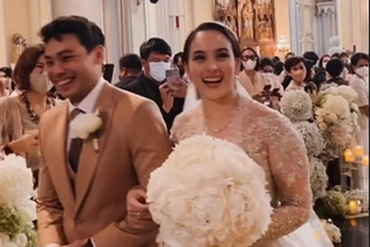 Pesona Cantik Chelsea Islan Layaknya Disney Princess dalam Balutan Ballgown Putih di Hari Pernikahan