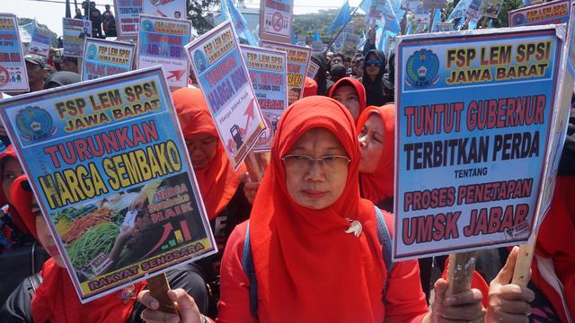 FSP LEM SPSI berharap semangat May Day jangan hanya menjadi ritual tahunan, tapi harus menjadi ajang silaturahmi dan refleksi bagi seluruh stakeholder perburuhan untuk memperbaiki hubungan industrial di Indonesia.