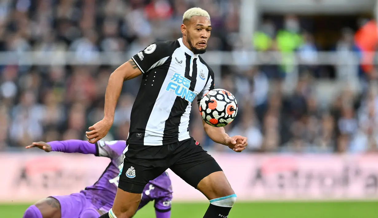 Joelinton. Gelandang serang berusia 25 tahun ini didatangkan Newcastle United dari Hoffenheim pada awal musim 2019/2020 dengan nilai transfer sebesar 44 juta euro atau setara Rp669 miliar. Selama total 3 musim, hingga kini ia telah tampil dalam 116 laga di semua ajang dengan torehan 14 gol dan 8 assist. Bersama Timnas Brasil ia belum melakukan debut di level senior. (AFP/Paul Ellis)
