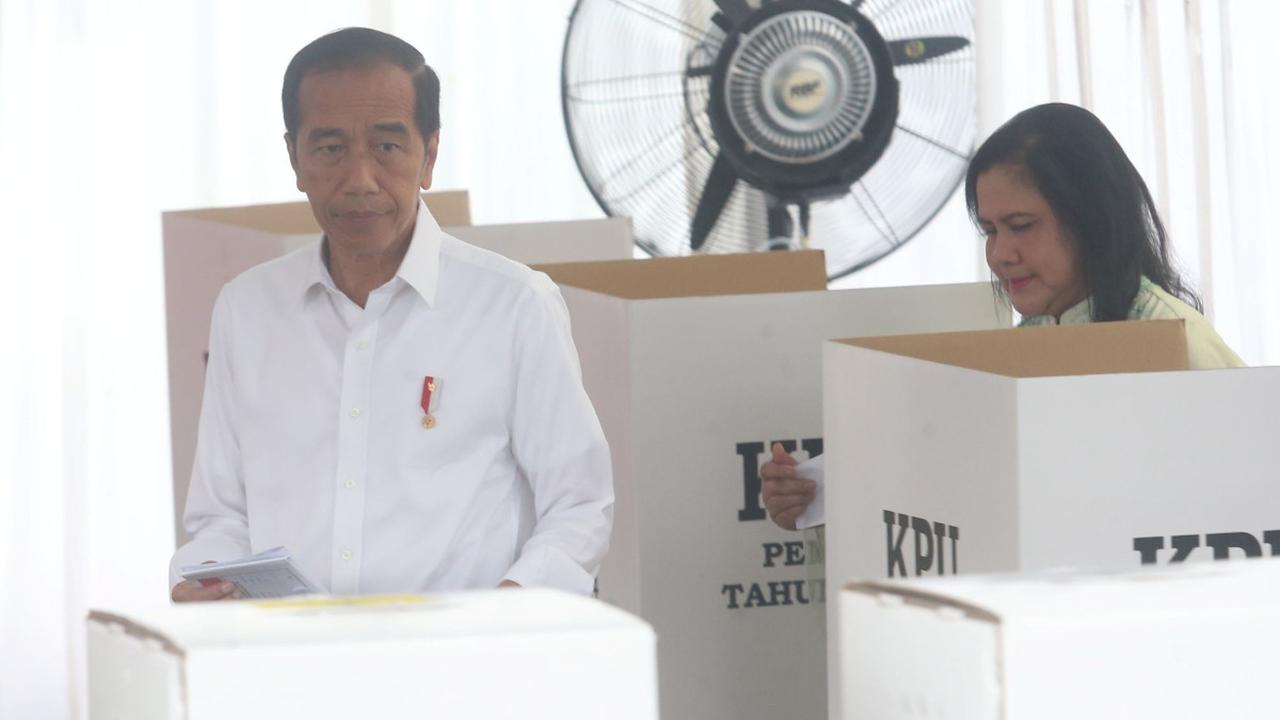 Sementara itu, Jokowi ingin Pemilu 2024 berjalan dengan lancar dan semua masyarakat bisa menggunakan hak pilihnya.&nbsp;<br>
