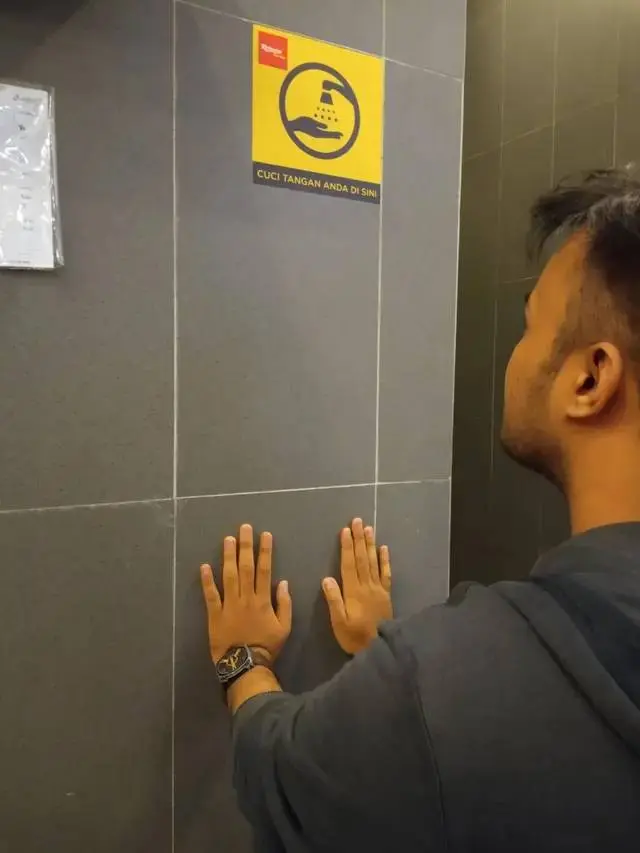 10 Potret Absurdnya Orang Ikuti Aturan Ini Malah Bikin Tepuk Jidat