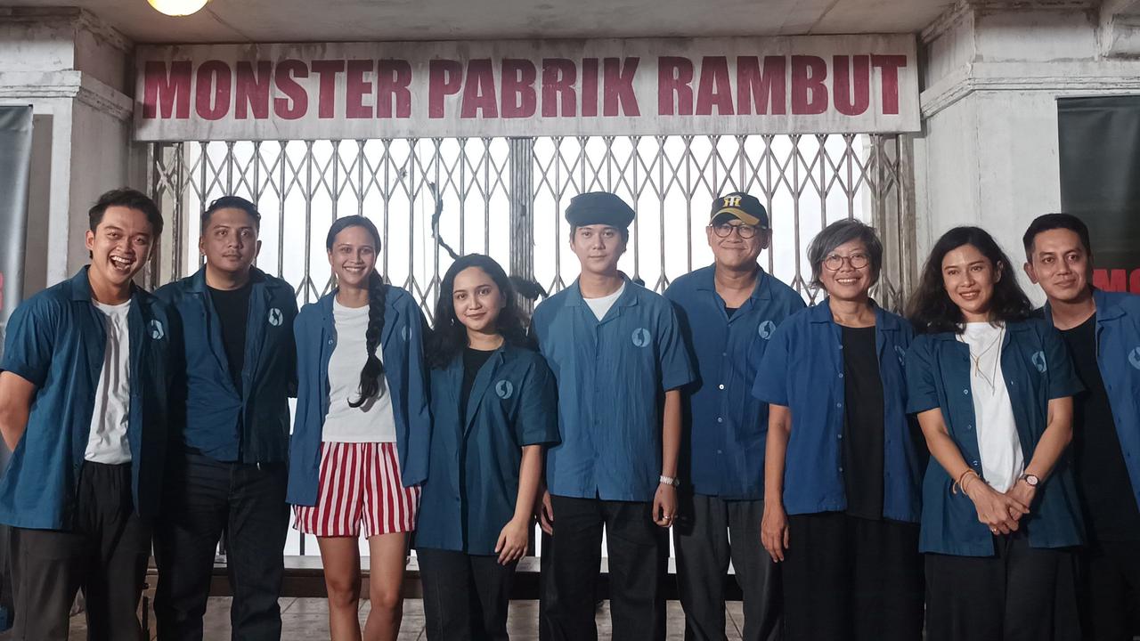 6 Gaya Kasual Dian Sastrowardoyo Jadi Produser Eksekutif Film Monster Pabrik Rambut, Tampil Cantik dan Berkharisma