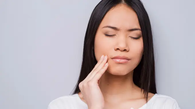 Redakan Sariawan dengan Cara yang Fun, Mau Pilih #TimTotol atau #TimMinum Adem Sari Sachet Nih?