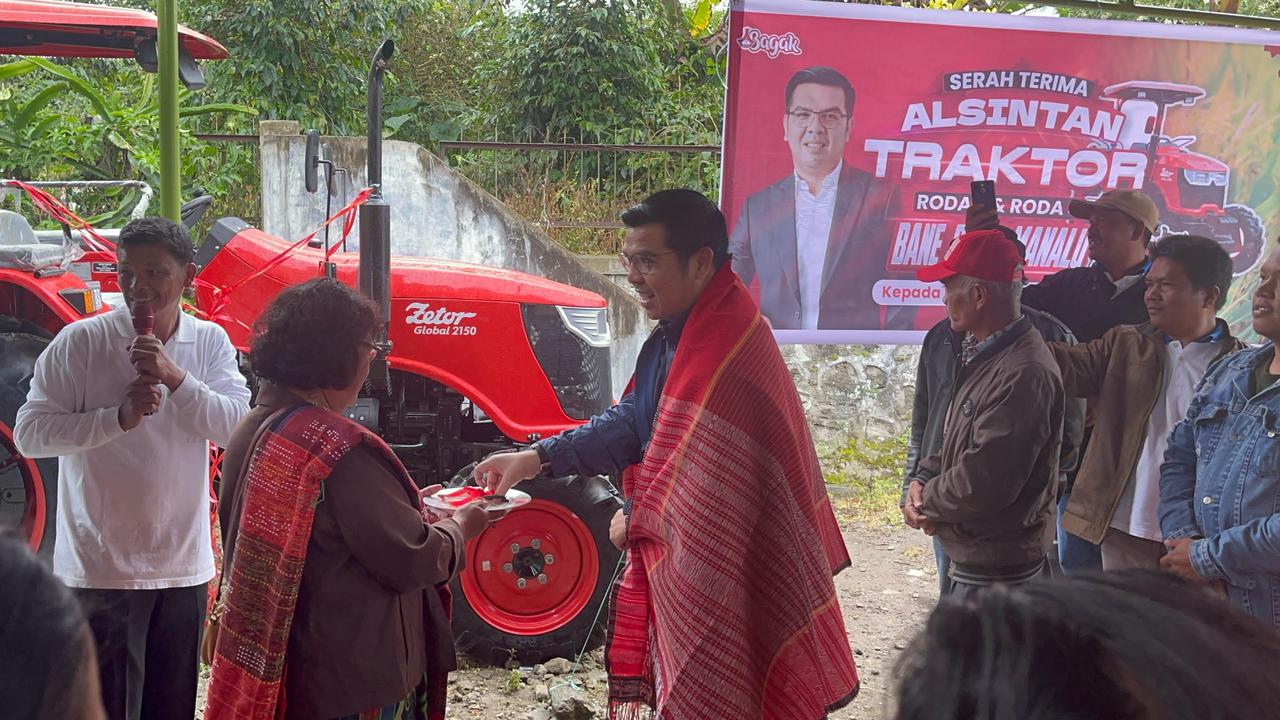 Politikus PDIP Bane Bagi-Bagi Traktor ke Petani: Agar Lebih Produktif dan Sejahtera
