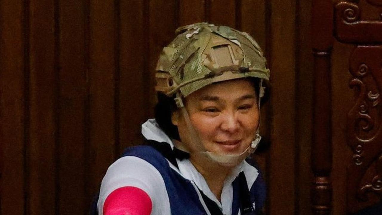 “DPP tidak ingin hal ini disahkan karena mereka selalu terbiasa memonopoli kekuasaan,” katanya kepada Reuters sambil mengenakan helm bergaya militer.&nbsp;REUTERS/Ann Wang<br>