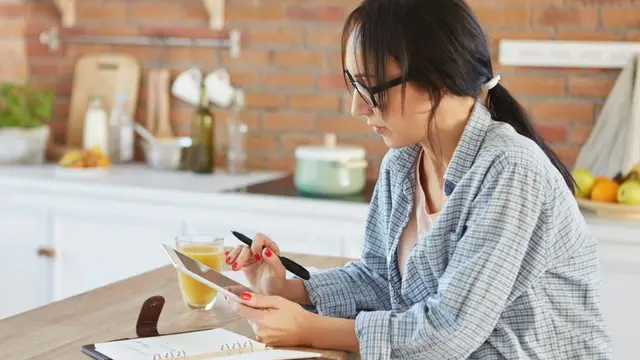 Journaling menjadi salah satu cara untuk meluapkan rasa cemas