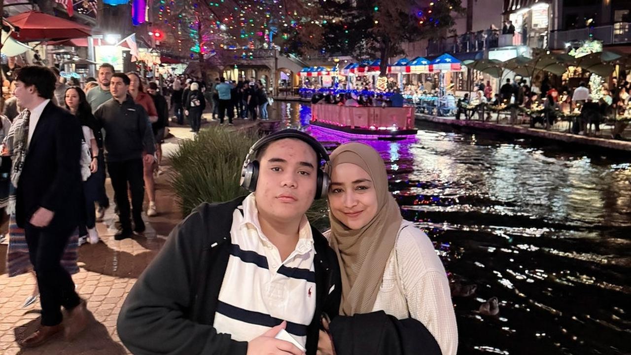 Potret Cindy Fatikasari Liburan ke Texas - Amerika Serikat, Jumpa Keluarga - Bahagia Kunjungi Tempat Kuliah