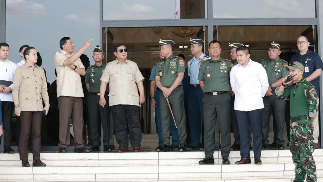 Presiden Prabowo Memimpin Langsung Evaluasi Nasional Koperasi Merah Putih di Mabes TNI