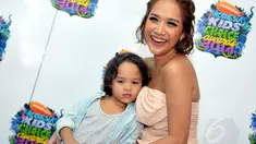 Bunga Citra Lestari tengah menikmati perannya sebagai orangtua. Jakarta, Jumat (13/6/14) (Liputan6.com/Panji Diksana)