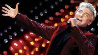 Barry Manilow Menyayangkan Video Nazi Nicki Minaj