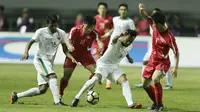 Pemain Indonesia,  Muhammad Hargianto, saat melawan Korea Utara pada laga PSSI Anniversary Cup 2018 di Stadion Pakansari, Senin (30/4/2018). Skor berakhir imbang 0-0. (Bola.com/M Iqbal Ichsan)