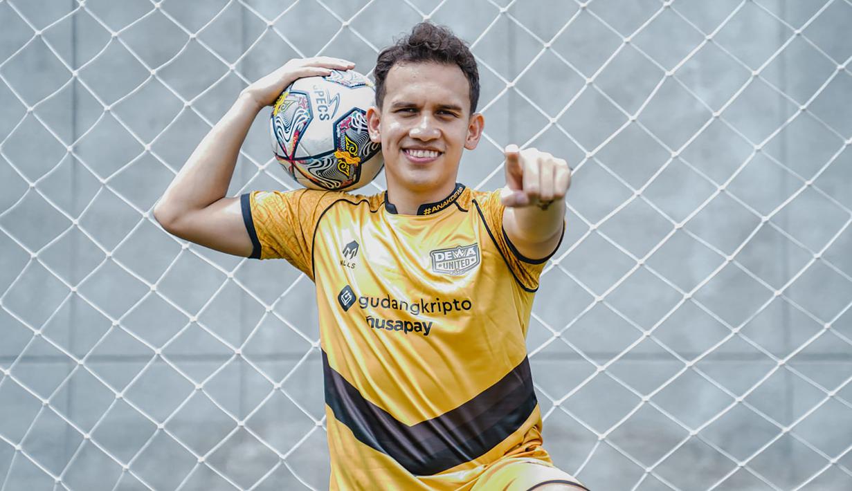 Salah satu pemain terbaik Timnas Indonesia saat ini, Egy Maulana Vikri yang sempat dua tahun bermain di Liga Slovakia bersama FK Senica dan Zlate Moravce akhirnya bergabung dengan salah satu klub BRI Liga 1, yaitu Dewa United FC. Egy secara resmi diperkenalkan oleh manajemen Dewa United FC melalui rilis resmi pada Senin (30/1/2023). (Dok. Dewa United FC)