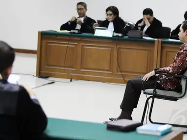 Tubagus Chaeri Wardhana menjalani sidang pembacaan tuntutan jaksa penuntut umum di Pengadilan Tipikor (26/5/14) (Liputan6.com/Faizal Fanani)