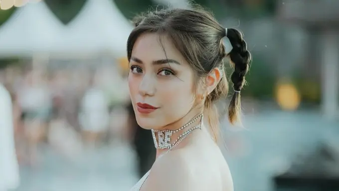 Jessica Iskandar tampil beda