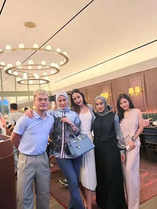 Sesuai namanya, Genk Glowing memang sukses bikin minder dengan aura mereka. [Instagram @mysamawar]