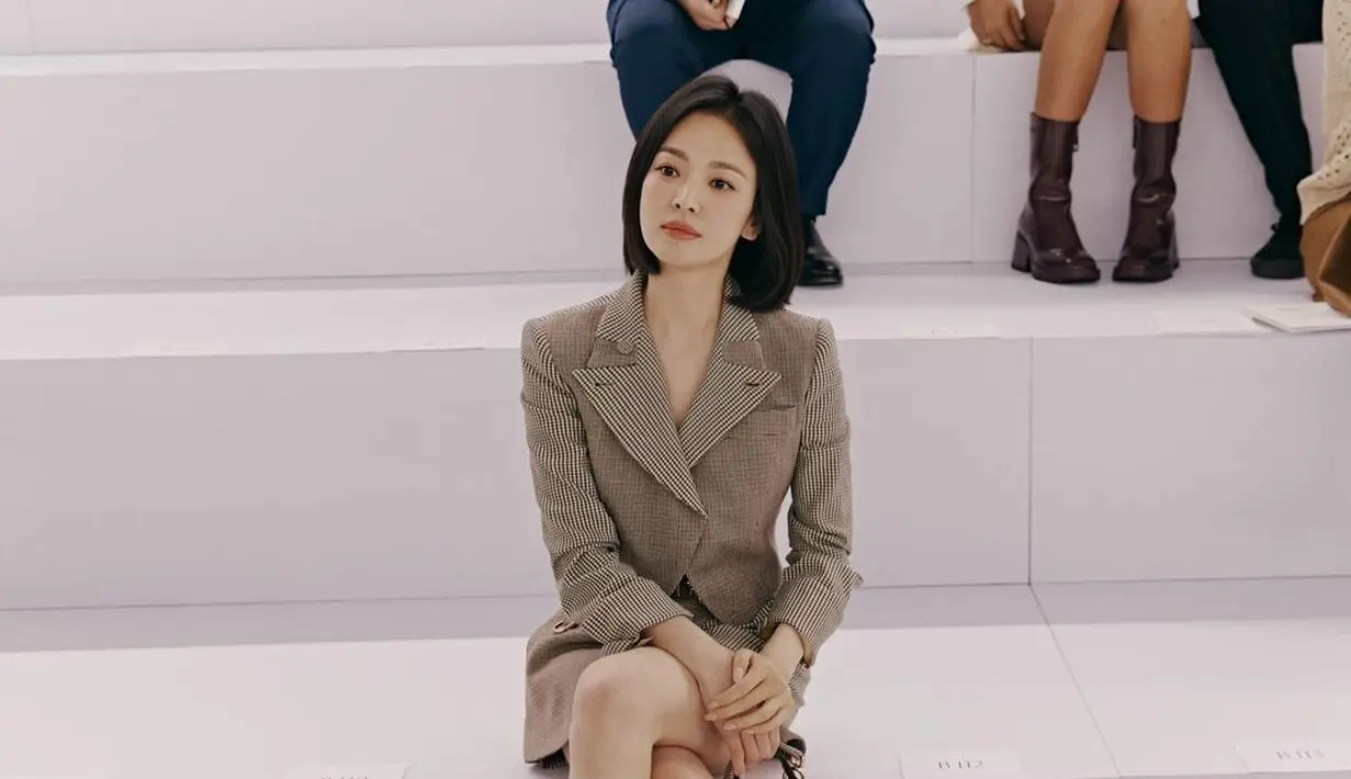 Gaya rambut ikonis Song Hye Kyo di serial The Glory, ia tampil dengan rambut bob pendek. [Foto: Instagram/kyo1122]