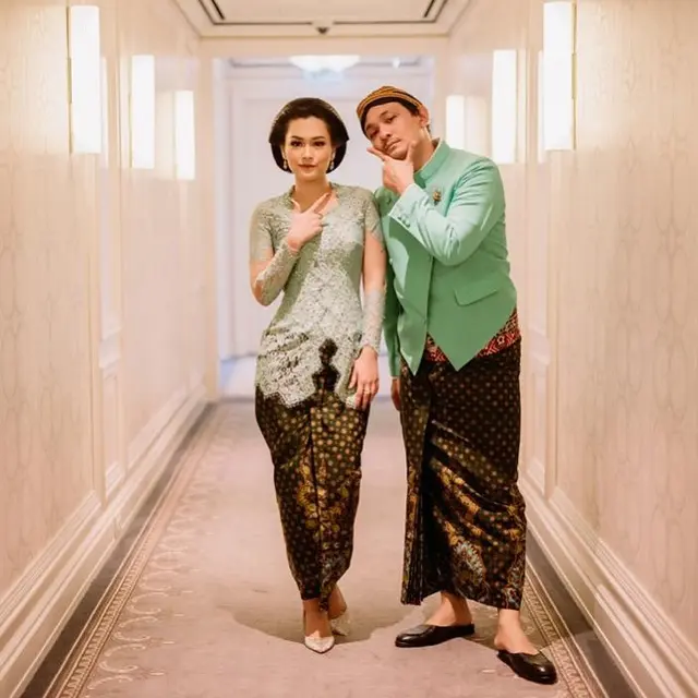 7 Potret Twindy Rarasati Saat Kenakan Kebaya, Cantik Menawan dengan Sanggul