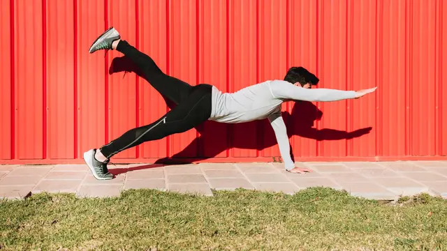 4. Leg Kickbacks [Dok/freepik.com]