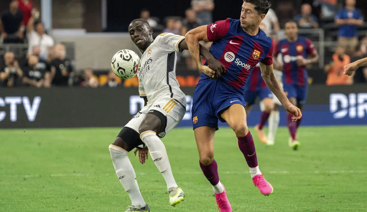 Di sisi lain, Madrid harus menarik keluar Ferland Mendy yang mengalami problem fisik. (AP Photo/Jeffrey McWhorter)