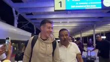 Penyerang sayap anyar Persib, Mariano Peralta, akhirnya tiba di Kota Bandung pada Senin (27/7/2026) pukul 21.19 WIB. (Bola.com/Erwin Snaz)