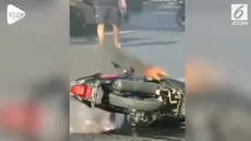 Menaruh hp di jok motor, sepeda motor pria di Makassar terbakar.
