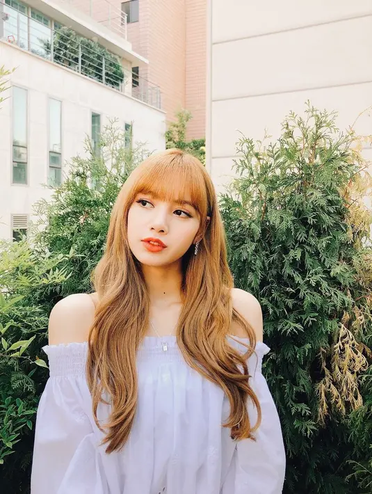 Lisa BLACKPINK menempati posisi ketujuh dengan 29.257 suara. Rupanya banyak yang terkesima dengan sang rapper karismatik ini. [Instagram @lalalalisa_m]