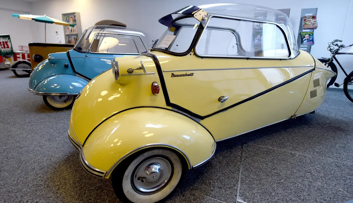 Foto pada 8 Juli 2020 menunjukkan koleksi mobil klasik "mini" yang dipamerkan di aula rumah lelang Dorotheum di Wina, Austria. Rumah lelang Austria, Dorotheum, di Wina akan mengadakan lelang mobil-mobil klasik "mini" pada Jumat (10/7) mendatang. (Xinhua/Guo Chen)