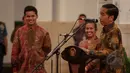 Presiden Joko Widodo memberikan pidato saat melepas Tim  Nusantara Sehat I di Istana Negara, Jakarta, Senin (4/5/2015). Tim  Nusantara Sehat I akan ditempatkan di sejumlah pelosok Indonesia. (Liputan6.com/Faizal Fanani)