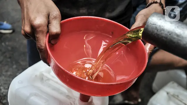 FOTO: Warga Serbu Operasi Minyak Goreng Murah