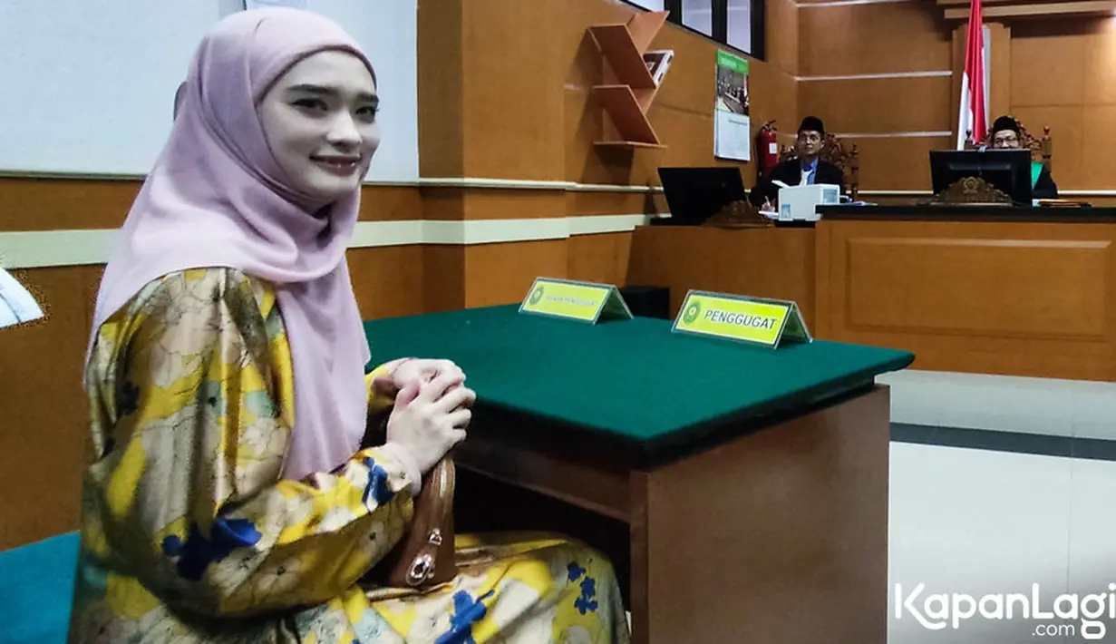 Inara menanggapi sikap Virgoun yang bersikeras menutut hak asuh anak. Meski demikian, Inara akan tetap mempertahankan soal hak asuh anak. [Foto: Muhammad Akrom Sukarya/KapanLagi.com]