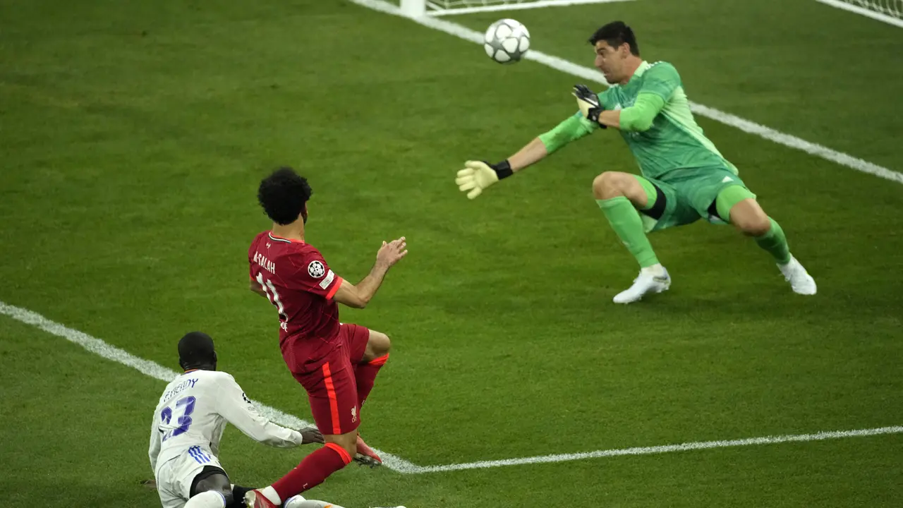 Foto: Gol Tunggal Vinicius Junior dan Apiknya Penampilan Thibaut Courtois Bawa Real Madrid Juara Liga Champions Musim 2021 / 2022