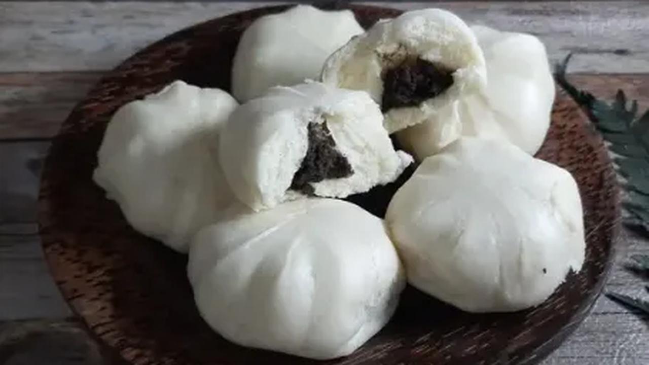 6. Kue Bakpao Coklat