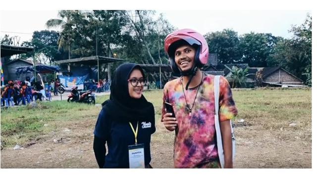 Harga Outfit Warga Desa Ini Bikin Senyum, Hypebeast Kearifan Lokal