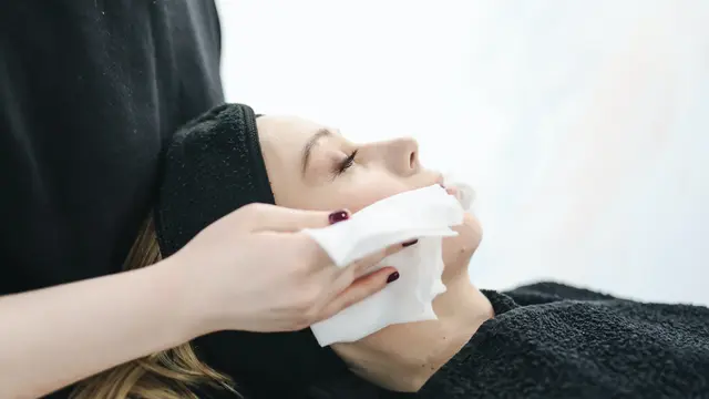 ilustrasi manfaat kandungan alkohol untuk kulit wajah/pixabay