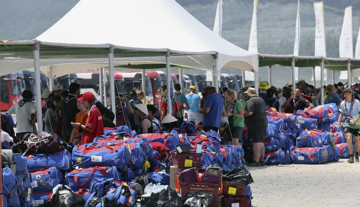 Badan pramuka dunia mendesak Korea Selatan untuk mempersingkat Jambore Pramuka Dunia karena ribuan pramuka Inggris mulai meninggalkan perkemahan pesisir pada hari Sabtu karena gelombang panas yang menyiksa.  (Kim Joo-hyung/Yonhap via AP)