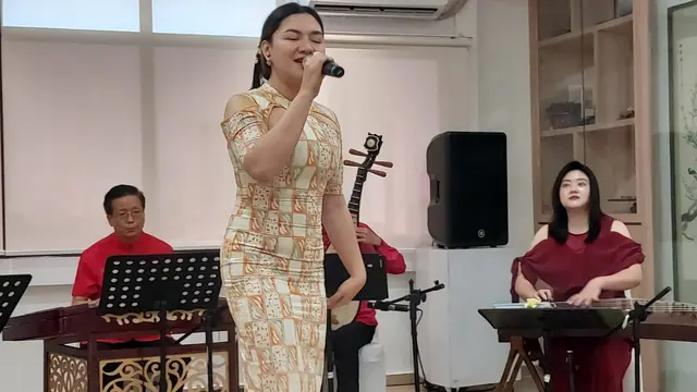 Selain pop dan dangdut, Vicky Shu bisa beranyanyi bahasa Mandarin