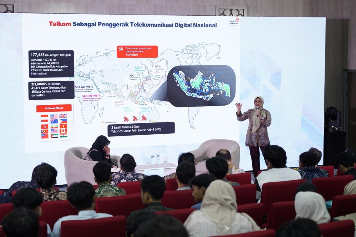 Direktur Utama Telkom Dian Siswarini saat memberikan pemaparan pada acara peluncuran Telkom AI Campus di UMY