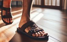 6 Cara Atasi Masalah Kaki Berkeringat, Cegah Masalah Bau Kaki Mengganggu