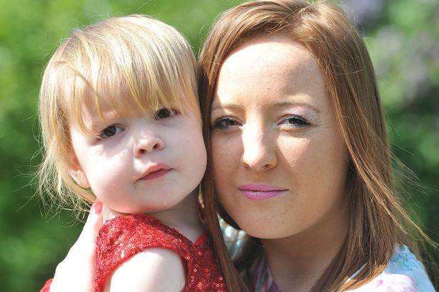 Sophie dan Millie | Photo: Copyright mirror.co.uk