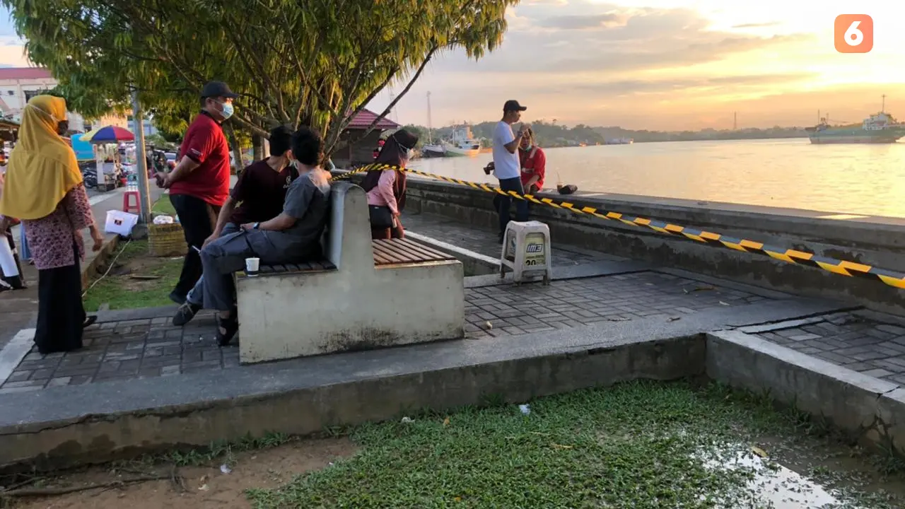 Pembatas di tepi sungai