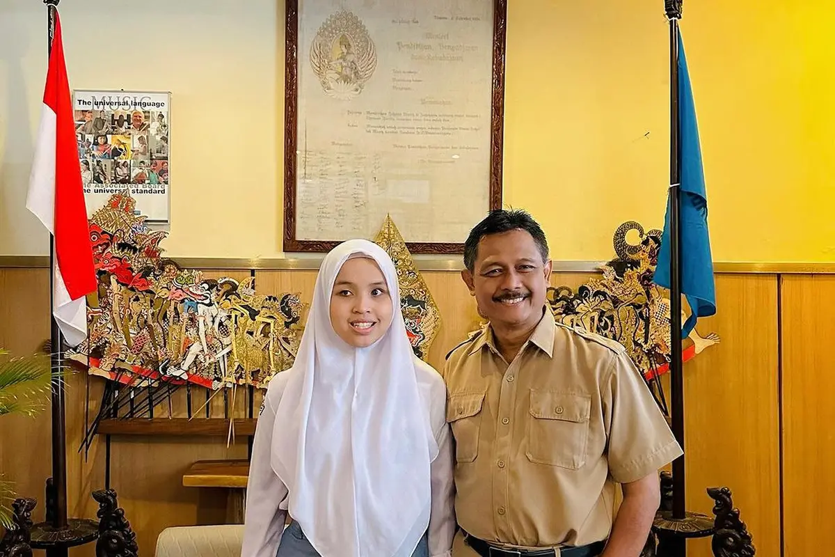 Potret Putri Ariani Lulus dari Bangku SMA, Ucapkan Terima Kasih kepada Para Guru