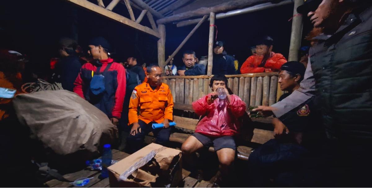 pendaki terjatuh di gunung burangrang selamat