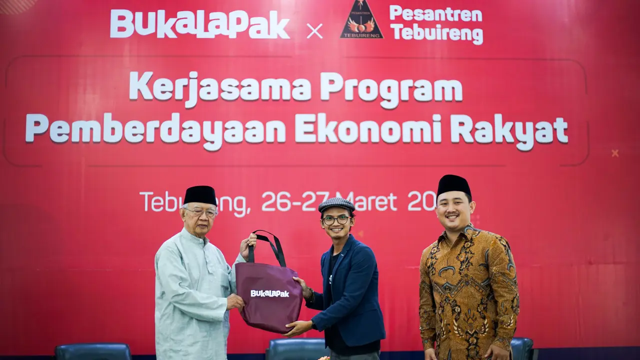 Gus Sholah (kiri) bersama Muhammad Fikri dari Bukalapak