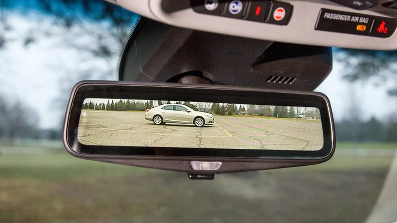 Canggih, Spion Tengah Mobil Ini Berbasis Video Streaming HD