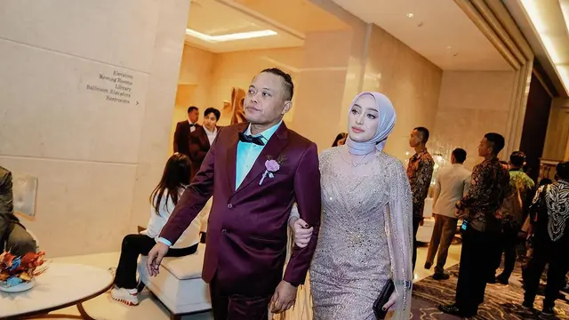 6 Gaya Kekasih Sule Santyka Fauziah Hadiri Acara Pernikahan Rizky Febian & Mahalini, Tampil Kompak dengan Putri Delina