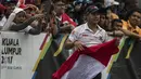 Pepanah Indonesia, Prima Wisnu, merayakan kemenangan saat final SEA Games cabang panahan nomor compound di National Sports Council, Kuala Lumpur, Rabu (16/8/2017). Dirinya meraih emas setelah mengalahkan Malaysia. (Bola.com/Vitalis Yogi Trisna)